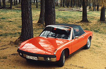 "Der Sportwagen mit dem Rennwagenkonzept“, lautete denn auch der Werbeslogan zur Einführung des VW-Porsche 914  Foto: Porsche