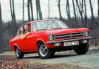 Opel hat den Ascona ab 1970 als viertürige Stufenhecklimousine, den dreitürigen Kombi Voyage und als zweitürige Stufenhecklimousine angeboten  Foto: Opel