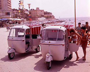 Die Piaggio Ape als Touristenbus in den 1960er Jahren  Foto: Piaggio