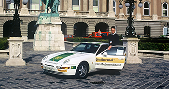 Gerhard Plattner spulte 1992 auf einer Rekordfahrt mit einem Porsche 968 in 100 Tagen 100.000 Kilometer ab  Foto: Porsche