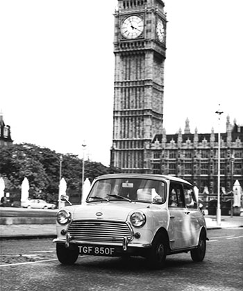 1967: Einführung des modellgepflegten Mini MK II, dies auch als Mini 1000 mit 36 PS bzw. 38,5 PS. Die wesentlichen Änderungen beim MK II sind ein größeres Heckfenster, modifizierte Rückleuchten und eine neue Frontgestaltung mit eckigem Kühlergrill  Foto: BMW Group Archiv